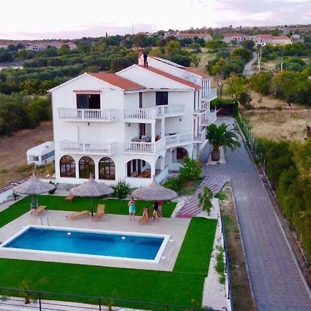Apartmani Viktorija Vrana  Exterior foto